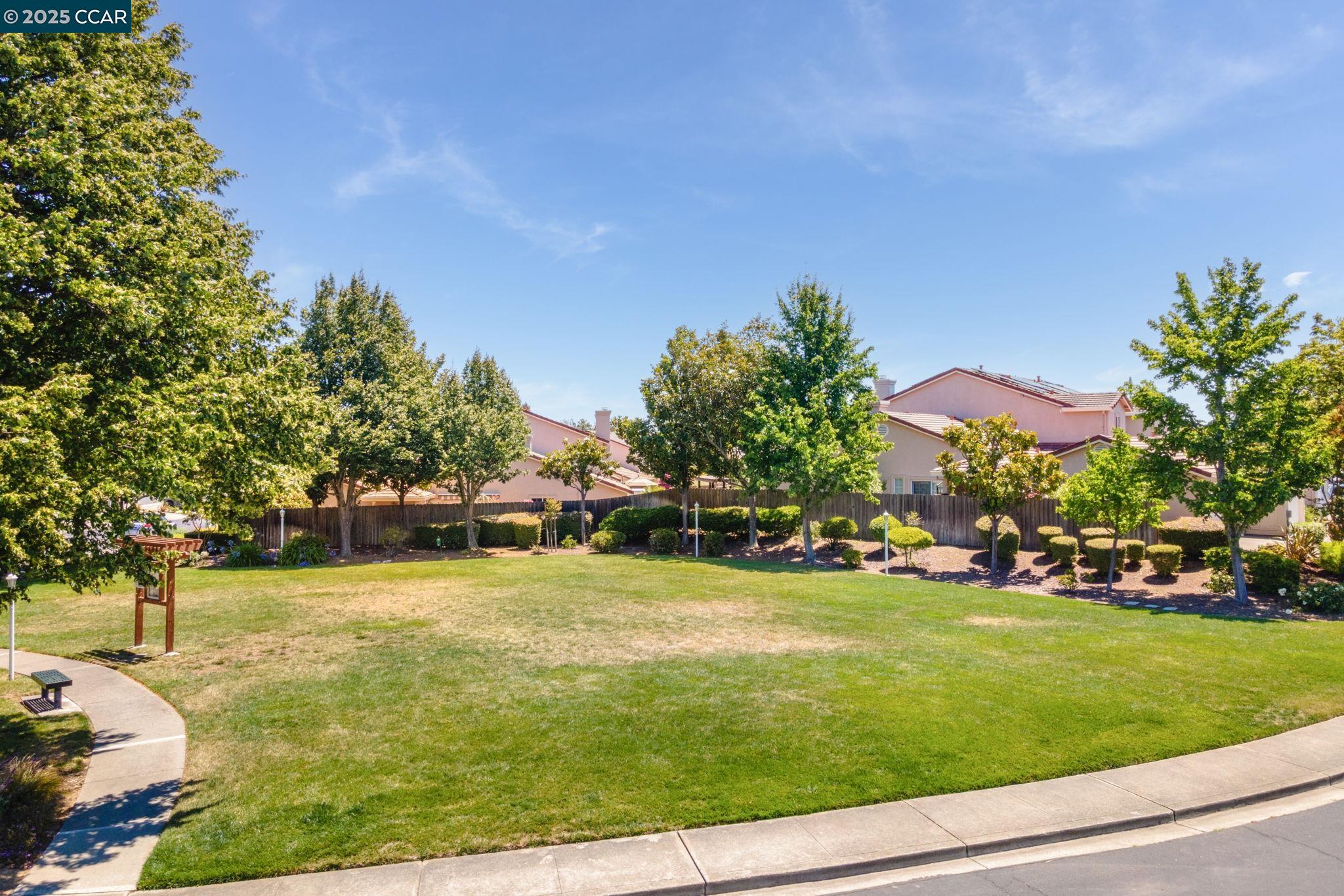 Detail Gallery Image 41 of 60 For 302 Columbia Cir, Benicia,  CA 94510 - 2 Beds | 2 Baths