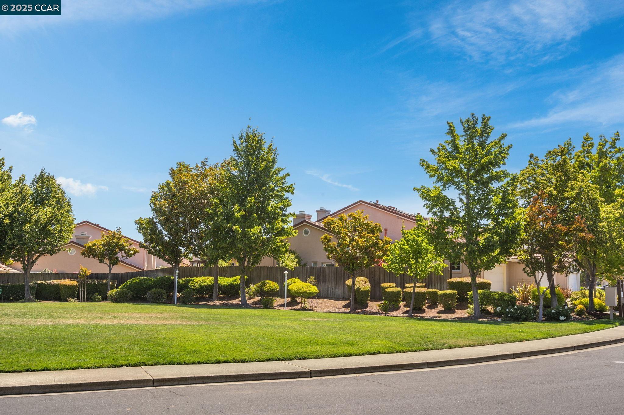 Detail Gallery Image 42 of 60 For 302 Columbia Cir, Benicia,  CA 94510 - 2 Beds | 2 Baths