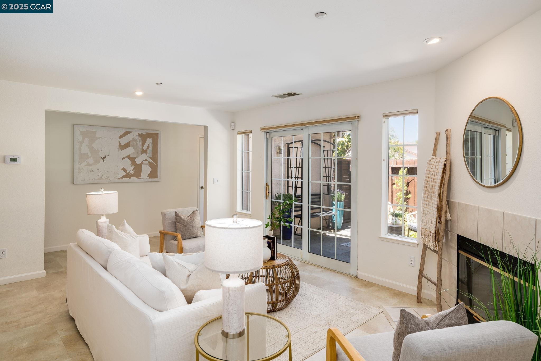 Detail Gallery Image 8 of 60 For 302 Columbia Cir, Benicia,  CA 94510 - 2 Beds | 2 Baths