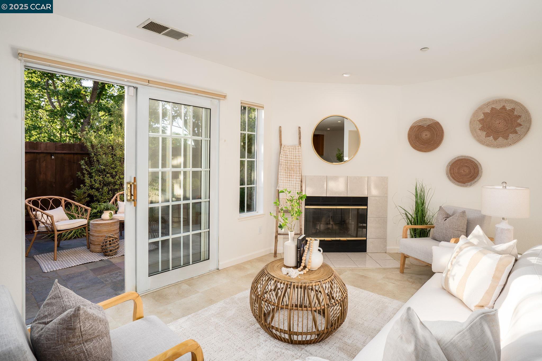 Detail Gallery Image 10 of 60 For 302 Columbia Cir, Benicia,  CA 94510 - 2 Beds | 2 Baths