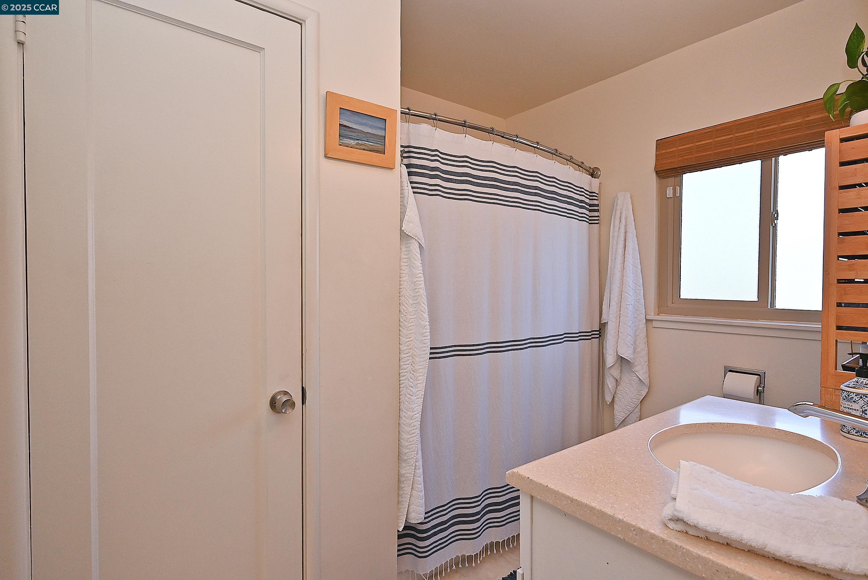 5880 Hazel Ave, Richmond, California 94805, 2 Bedrooms Bedrooms, 7 Rooms Rooms,1 BathroomBathrooms,Residential,For Sale,5880 Hazel Ave,41103418