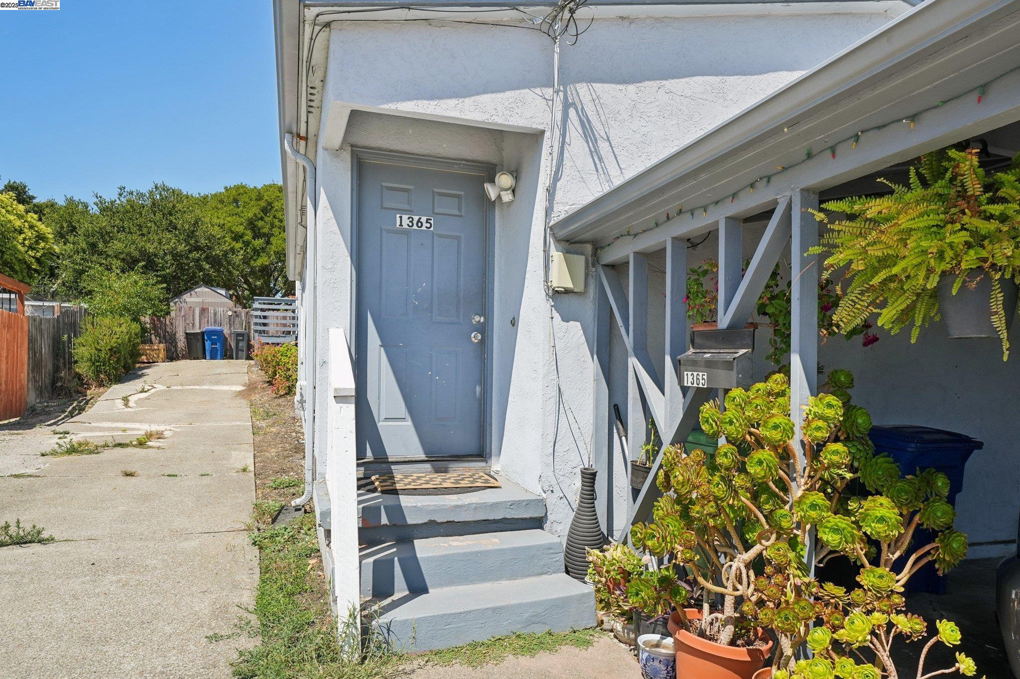 Detail Gallery Image 2 of 15 For 1365 Highland Blvd, Hayward,  CA 94542 - – Beds | – Baths