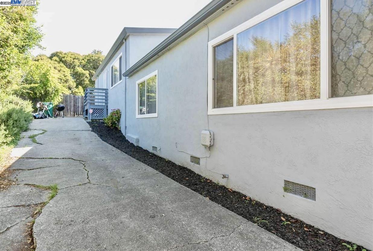 1365 Highland Blvd, Hayward, California 94542, ,Residential Income,For Sale,1365 Highland Blvd,41103419