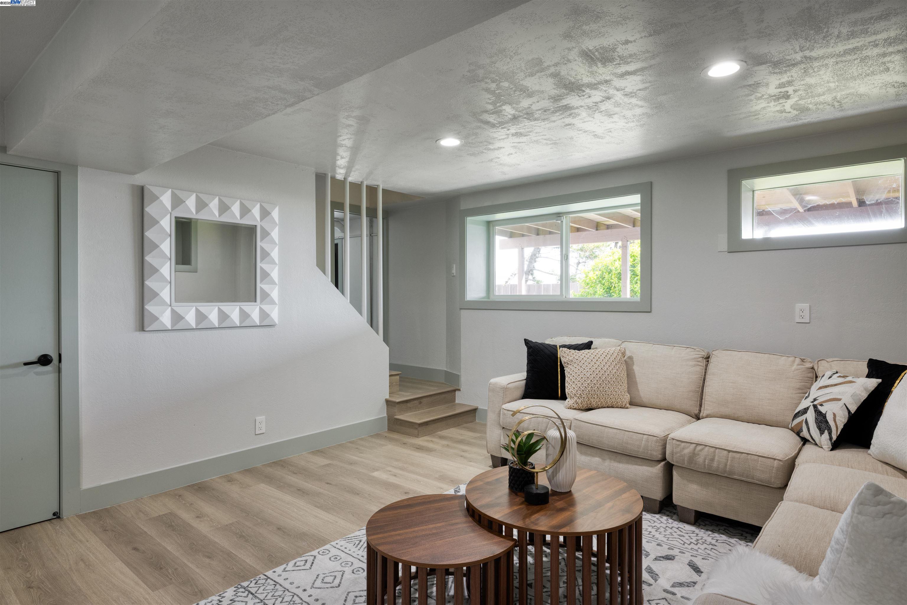 131 Fernwood Dr, San Bruno, California 94066, 3 Bedrooms Bedrooms, 5 Rooms Rooms,2 BathroomsBathrooms,Residential,For Sale,131 Fernwood Dr,41103420