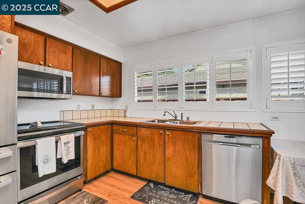 Detail Gallery Image 12 of 32 For 9757 Davona Dr, San Ramon,  CA 94583 - 4 Beds | 2 Baths