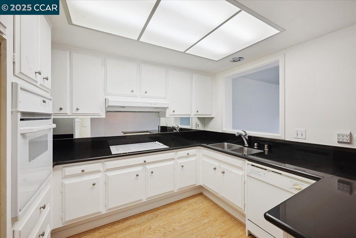 1429 Skycrest Dr # 3, Walnut Creek, California 94595, 3 Bedrooms Bedrooms, 6 Rooms Rooms,2 BathroomsBathrooms,Residential,For Sale,1429 Skycrest Dr # 3,41103423
