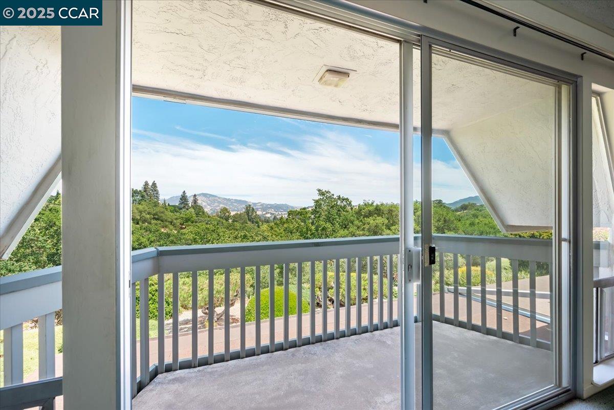 1429 Skycrest Dr # 3, Walnut Creek, California 94595, 3 Bedrooms Bedrooms, 6 Rooms Rooms,2 BathroomsBathrooms,Residential,For Sale,1429 Skycrest Dr # 3,41103423