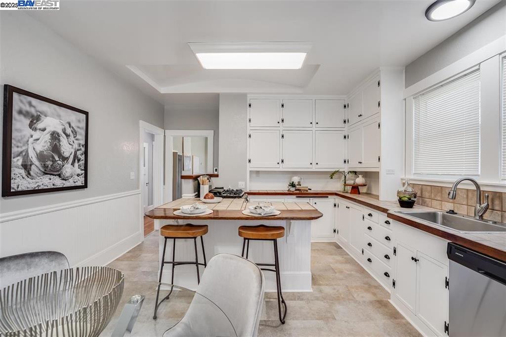 1621 D ST, Hayward, California 94541, 3 Bedrooms Bedrooms, 6 Rooms Rooms,1 BathroomBathrooms,Residential,For Sale,1621 D ST,41103425