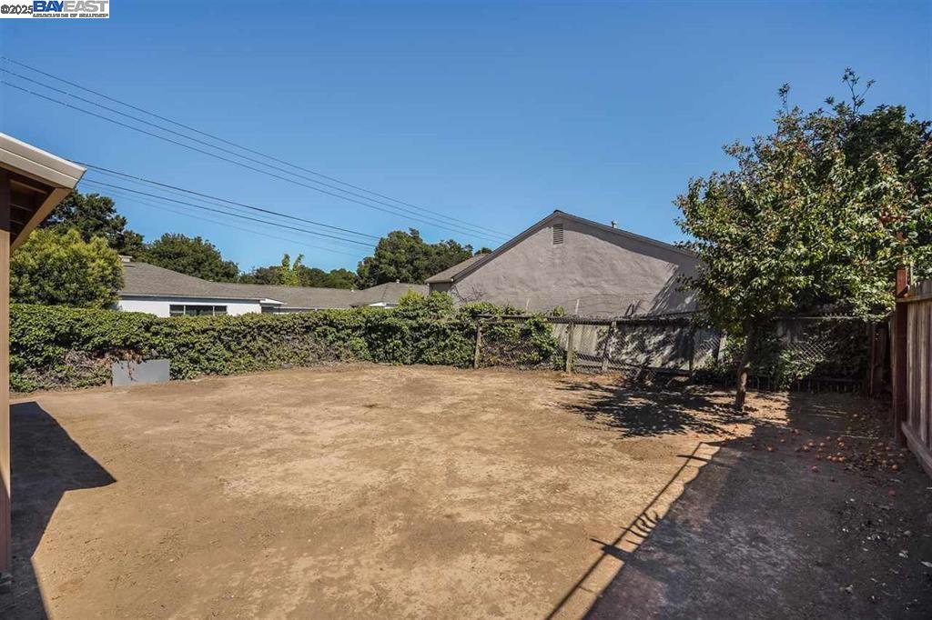 1621 D ST, Hayward, California 94541, 3 Bedrooms Bedrooms, 6 Rooms Rooms,1 BathroomBathrooms,Residential,For Sale,1621 D ST,41103425
