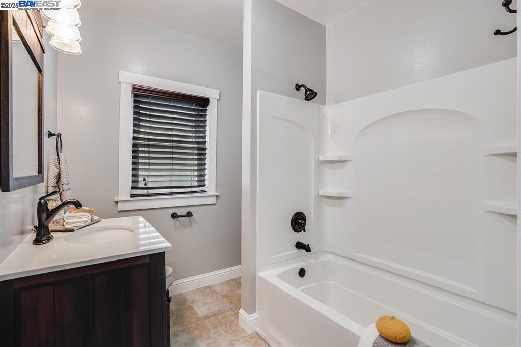 1621 D ST, Hayward, California 94541, 3 Bedrooms Bedrooms, 6 Rooms Rooms,1 BathroomBathrooms,Residential,For Sale,1621 D ST,41103425