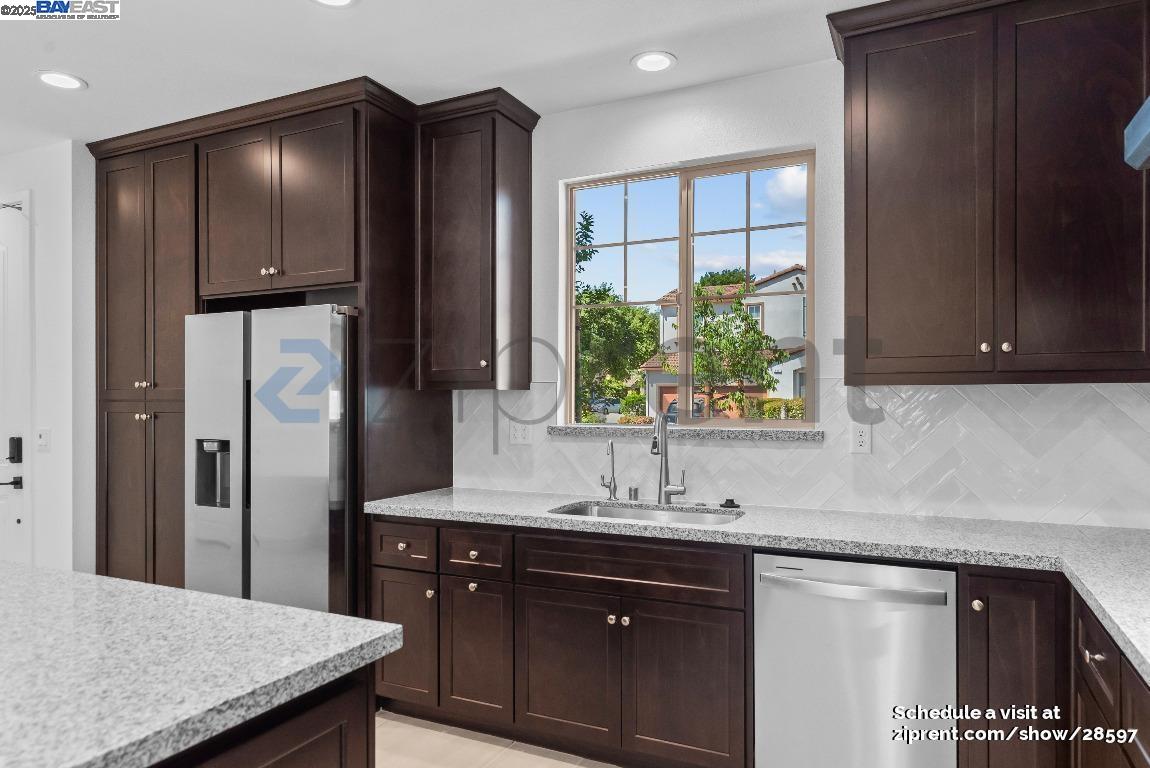 Detail Gallery Image 3 of 12 For 552 N Andalusia Way, Mountain House,  CA 95391 - 4 Beds | 3 Baths