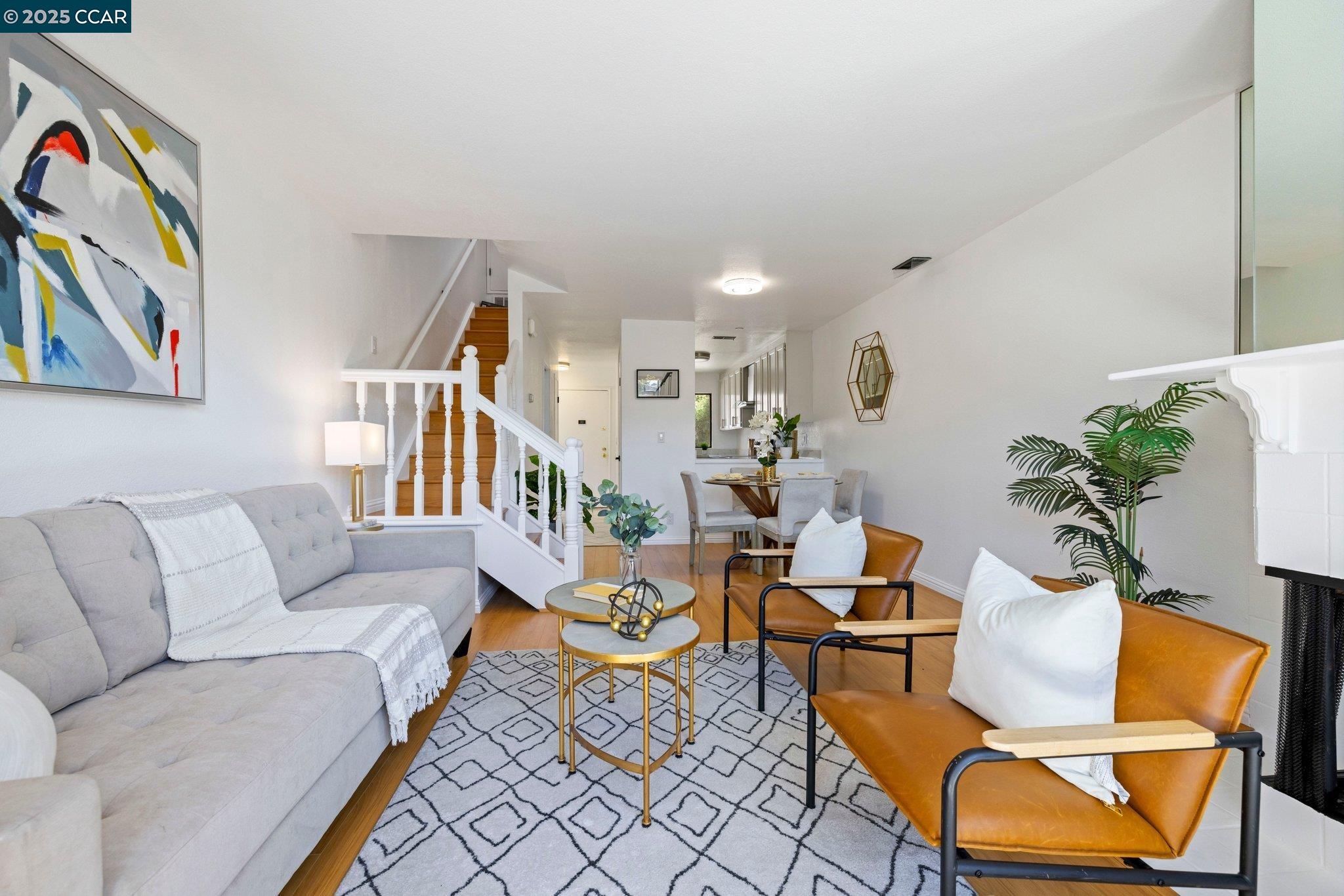 Photo #6: 41103429 Listing 