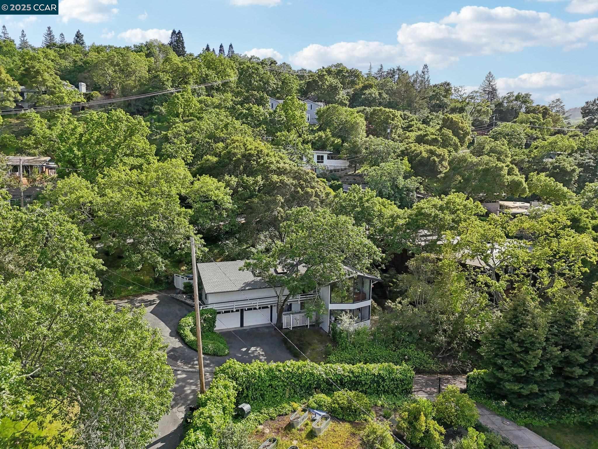 30 La Cuesta Rd, Orinda, California 94563, 3 Bedrooms Bedrooms, 9 Rooms Rooms,3 BathroomsBathrooms,Residential,For Sale,30 La Cuesta Rd,41103430