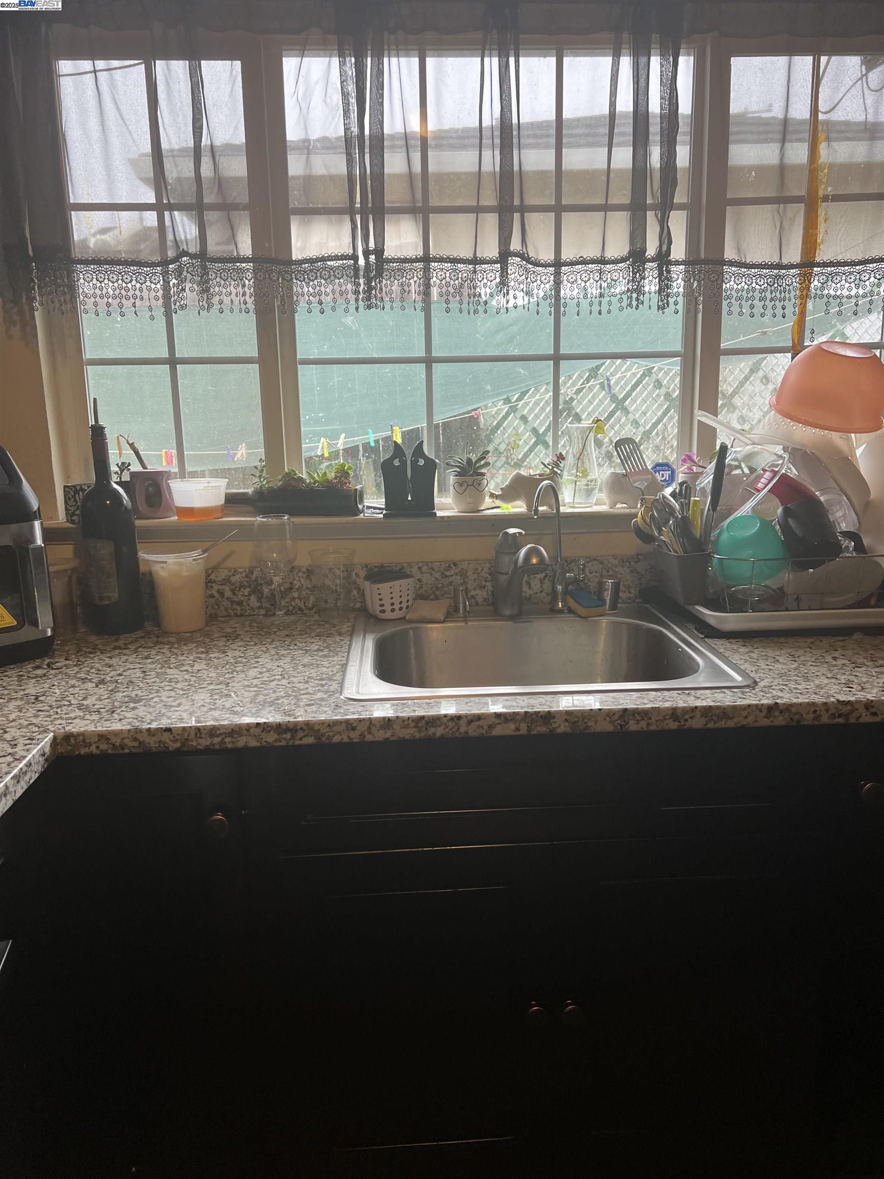 124 BENJAMIN ST, Vallejo, California 94589, 3 Bedrooms Bedrooms, 5 Rooms Rooms,2 BathroomsBathrooms,Residential,For Sale,124 BENJAMIN ST,41103431