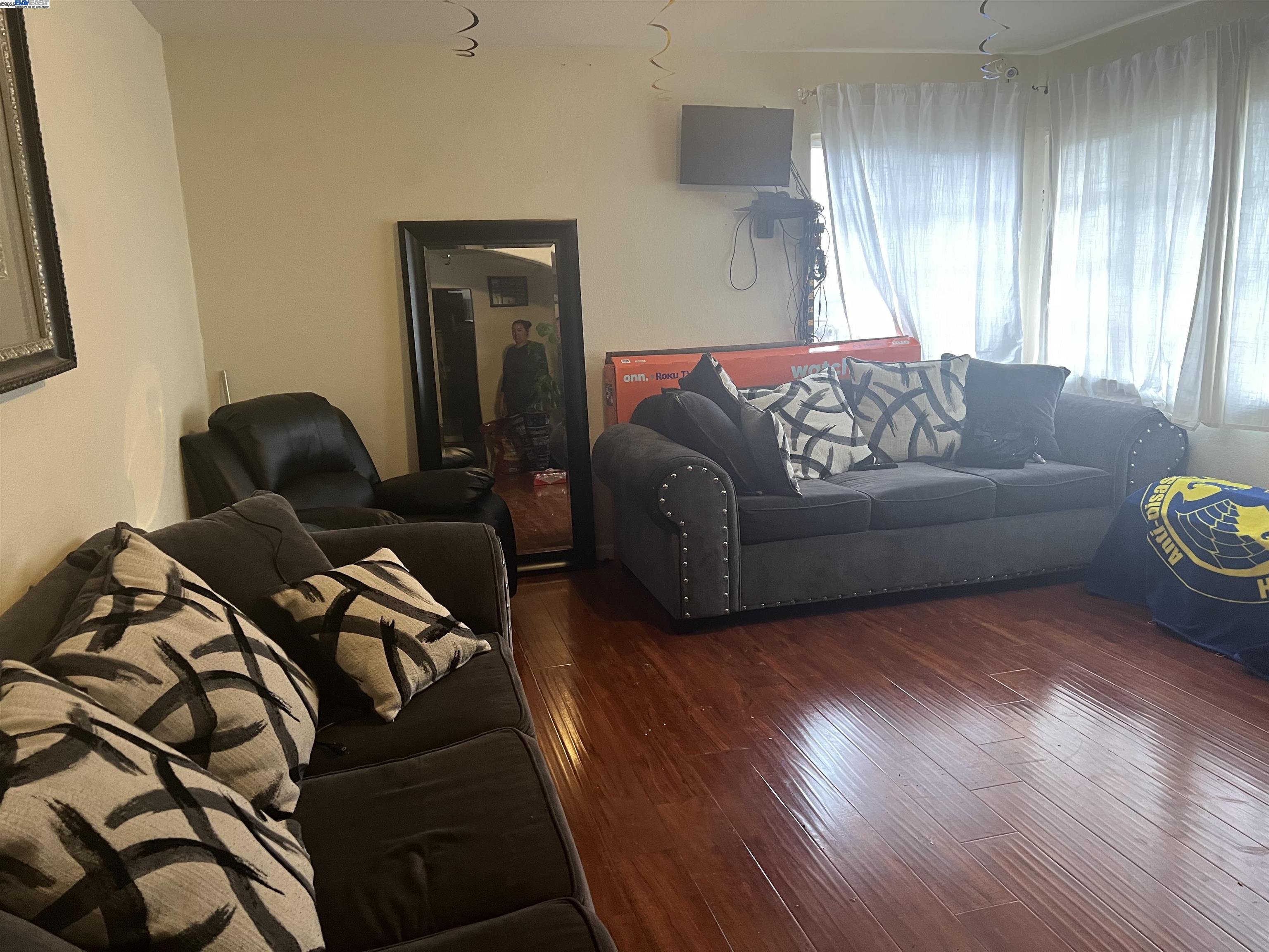 124 BENJAMIN ST, Vallejo, California 94589, 3 Bedrooms Bedrooms, 5 Rooms Rooms,2 BathroomsBathrooms,Residential,For Sale,124 BENJAMIN ST,41103431