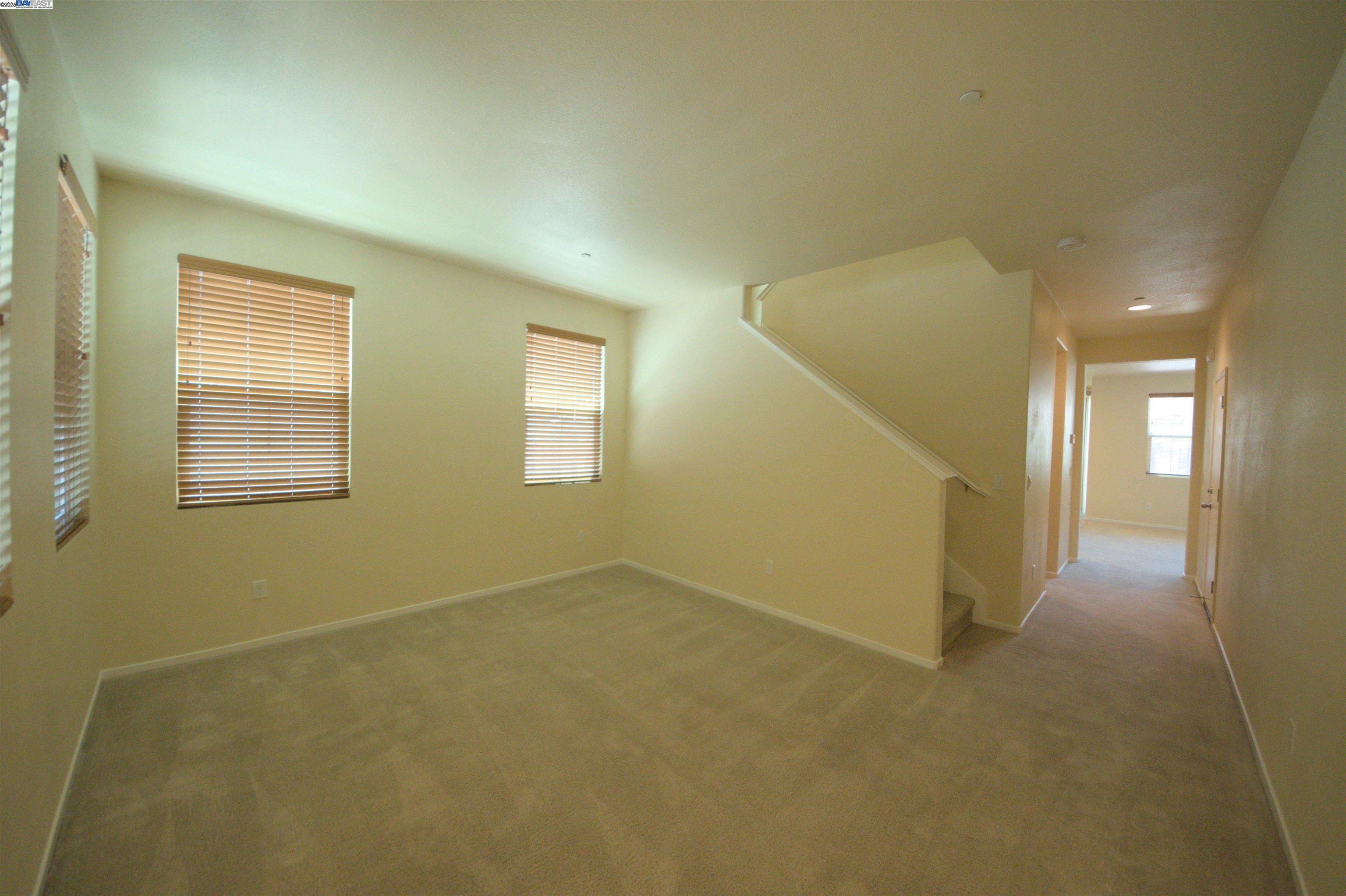 Detail Gallery Image 2 of 39 For 549 Chaparral Loop, Vacaville,  CA 95688 - 3 Beds | 2/1 Baths