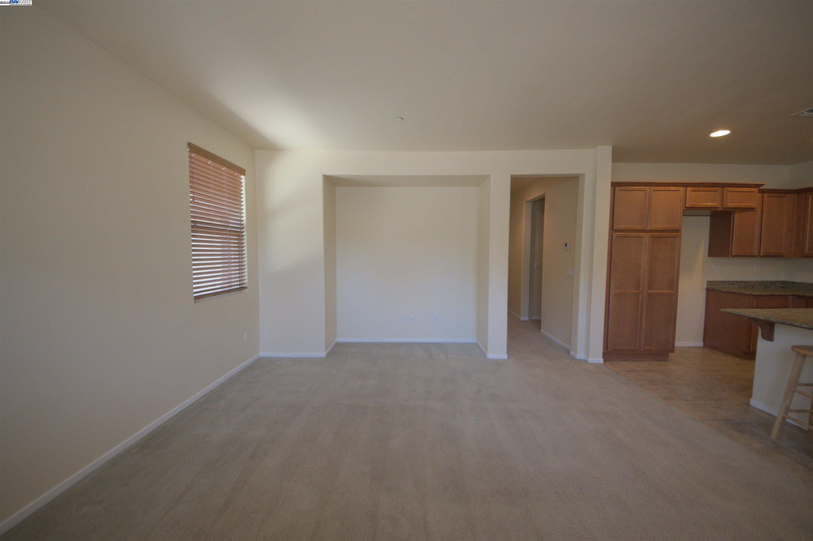 Detail Gallery Image 12 of 39 For 549 Chaparral Loop, Vacaville,  CA 95688 - 3 Beds | 2/1 Baths