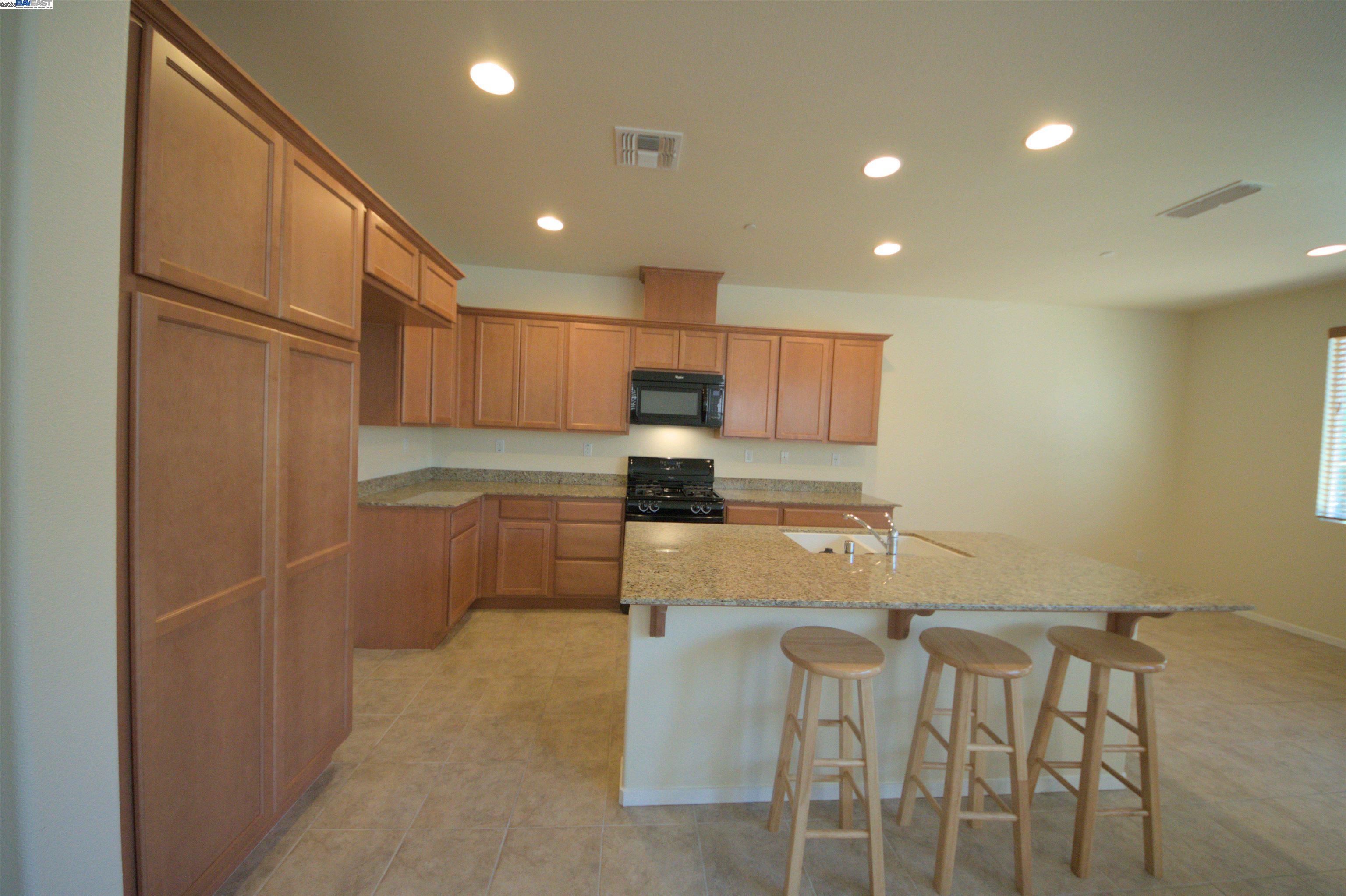 Detail Gallery Image 13 of 39 For 549 Chaparral Loop, Vacaville,  CA 95688 - 3 Beds | 2/1 Baths