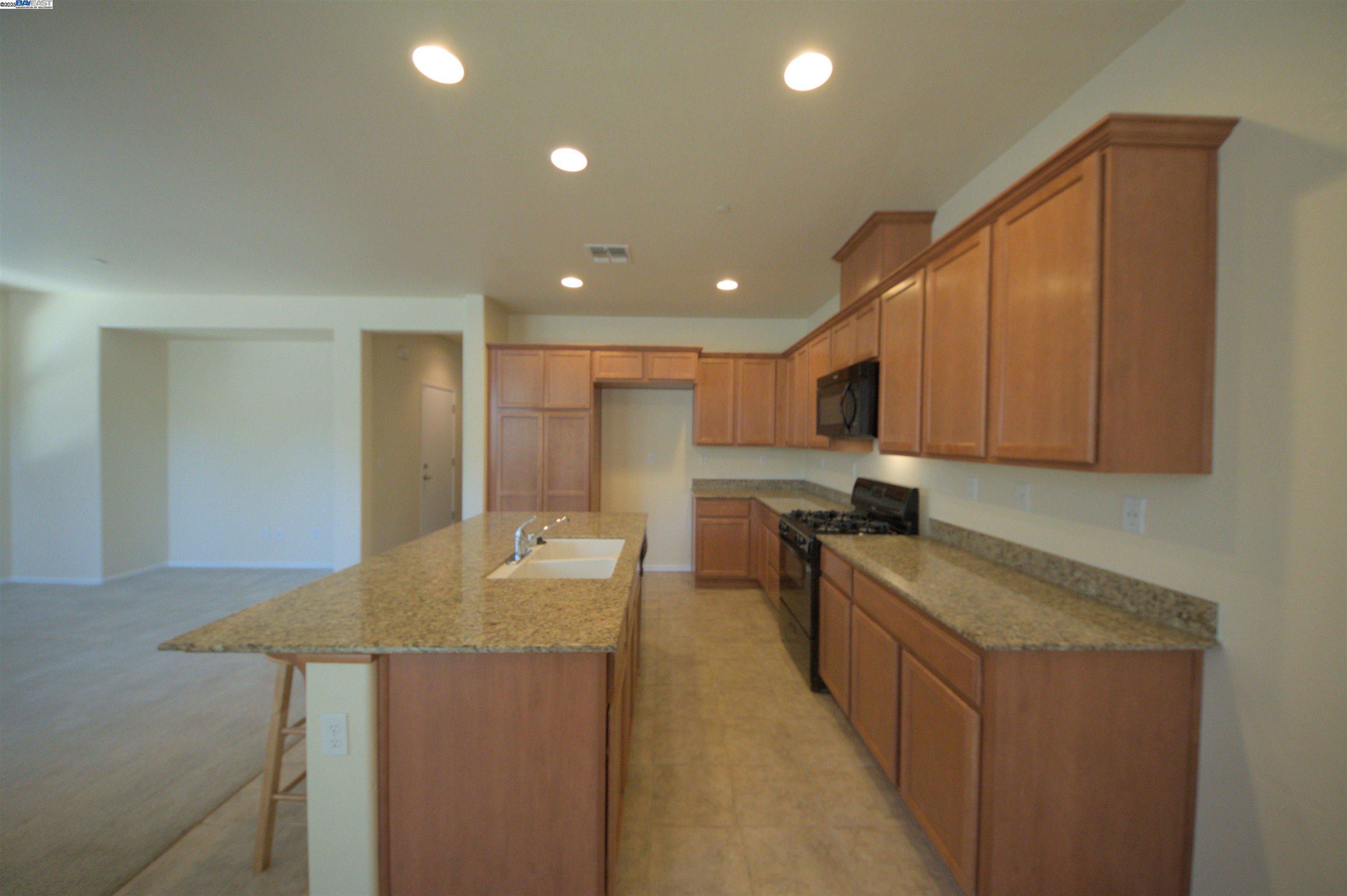 Detail Gallery Image 14 of 39 For 549 Chaparral Loop, Vacaville,  CA 95688 - 3 Beds | 2/1 Baths