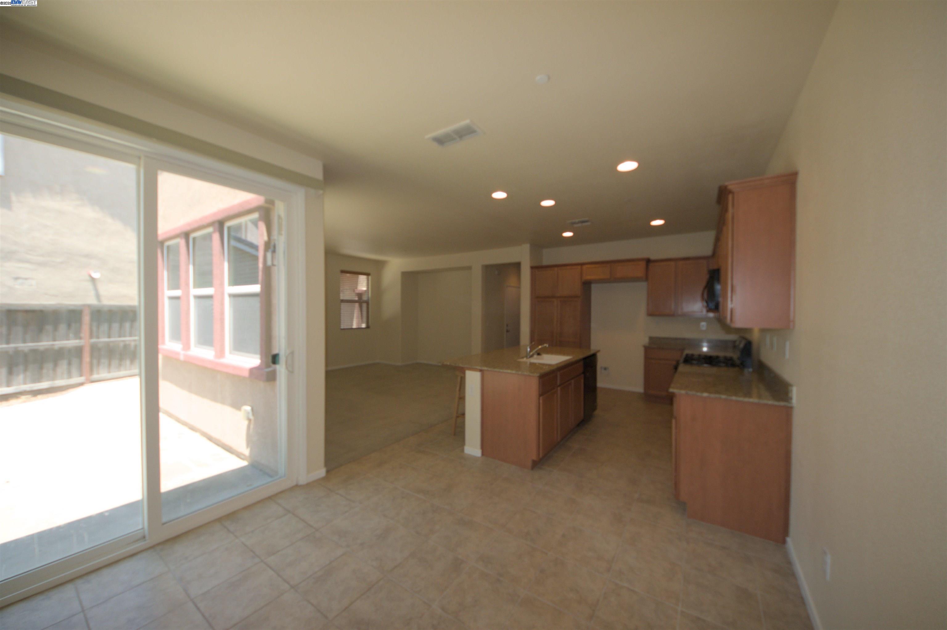 Detail Gallery Image 16 of 39 For 549 Chaparral Loop, Vacaville,  CA 95688 - 3 Beds | 2/1 Baths