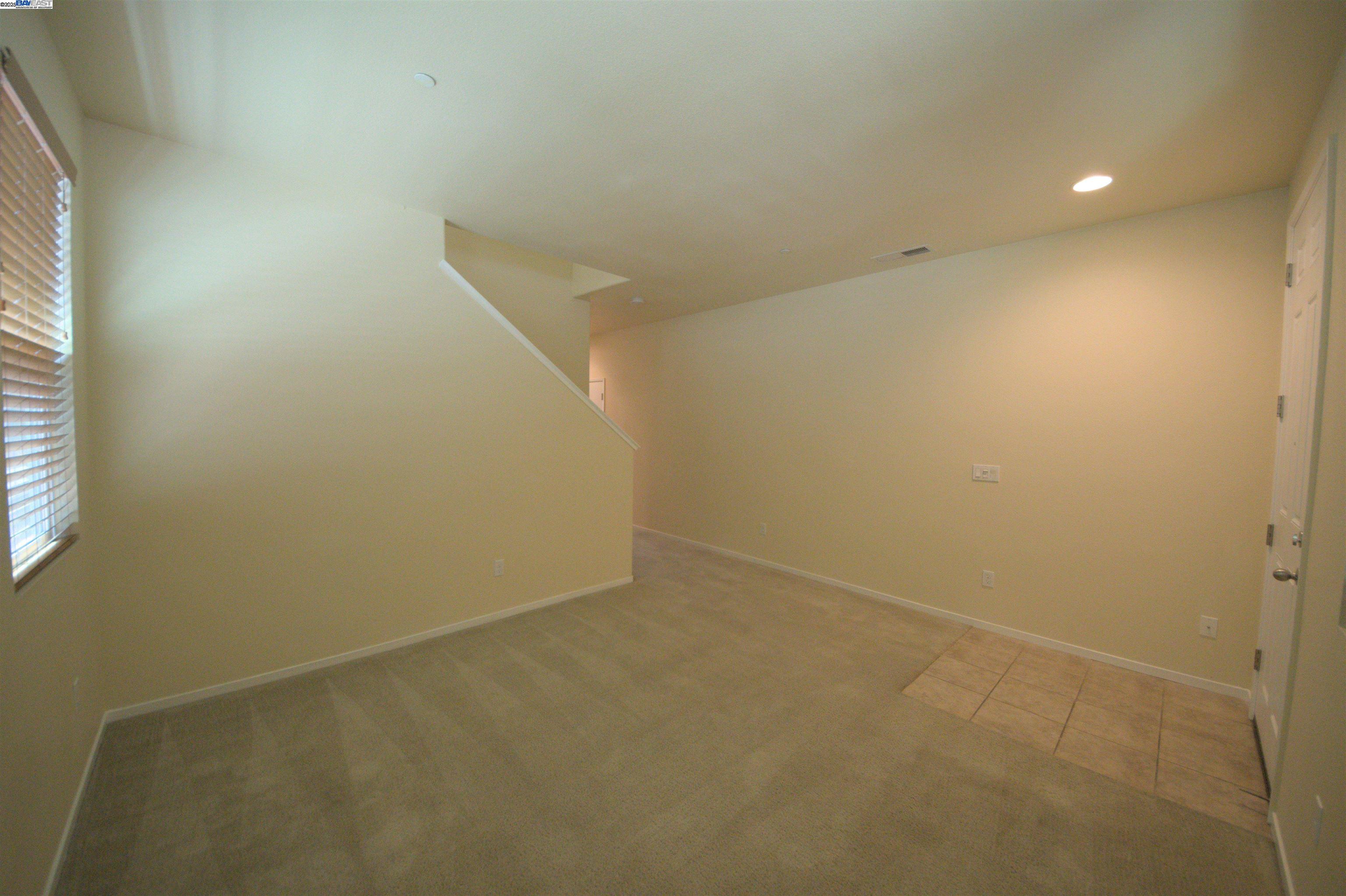 Detail Gallery Image 3 of 39 For 549 Chaparral Loop, Vacaville,  CA 95688 - 3 Beds | 2/1 Baths
