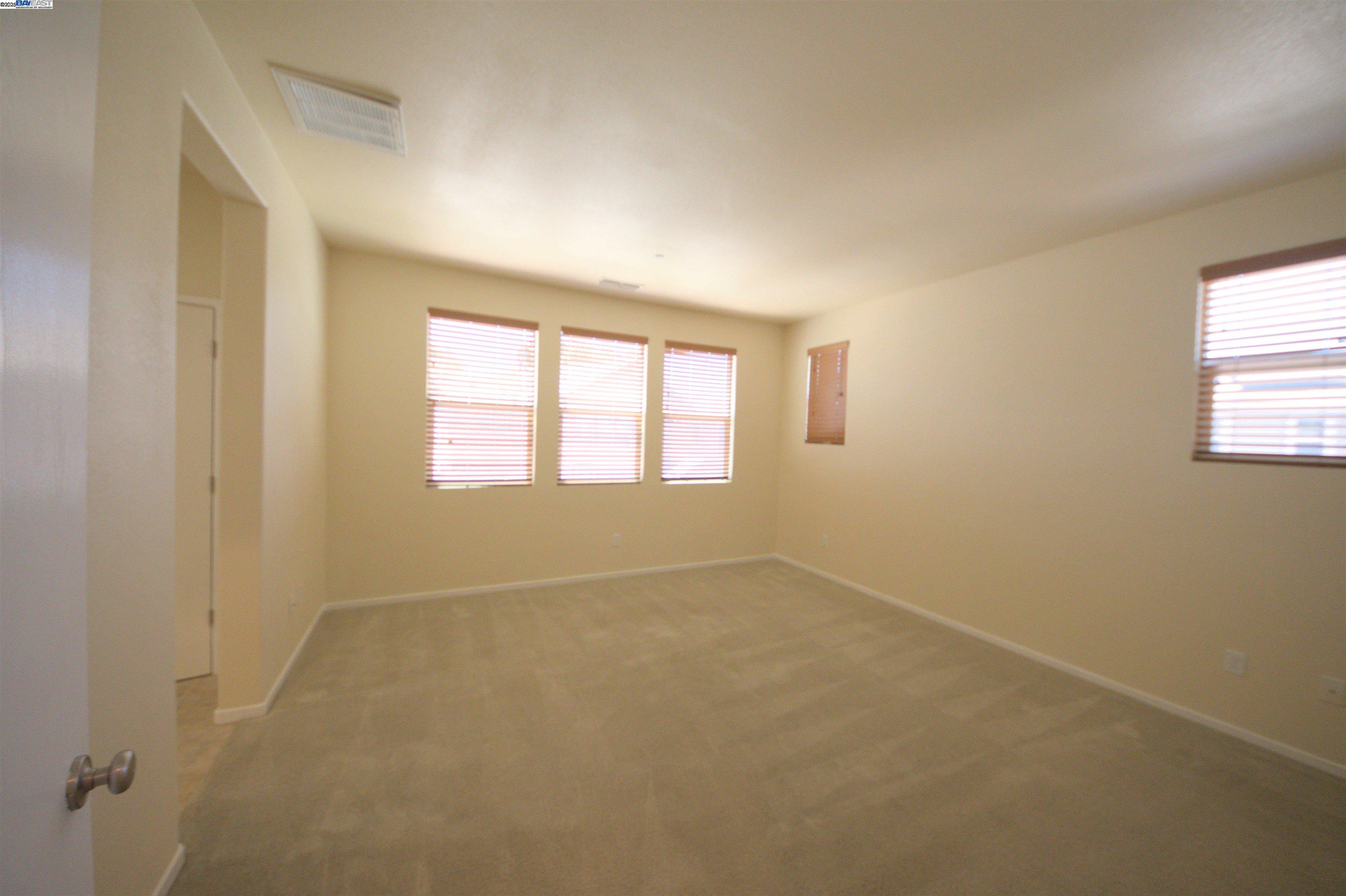Detail Gallery Image 21 of 39 For 549 Chaparral Loop, Vacaville,  CA 95688 - 3 Beds | 2/1 Baths
