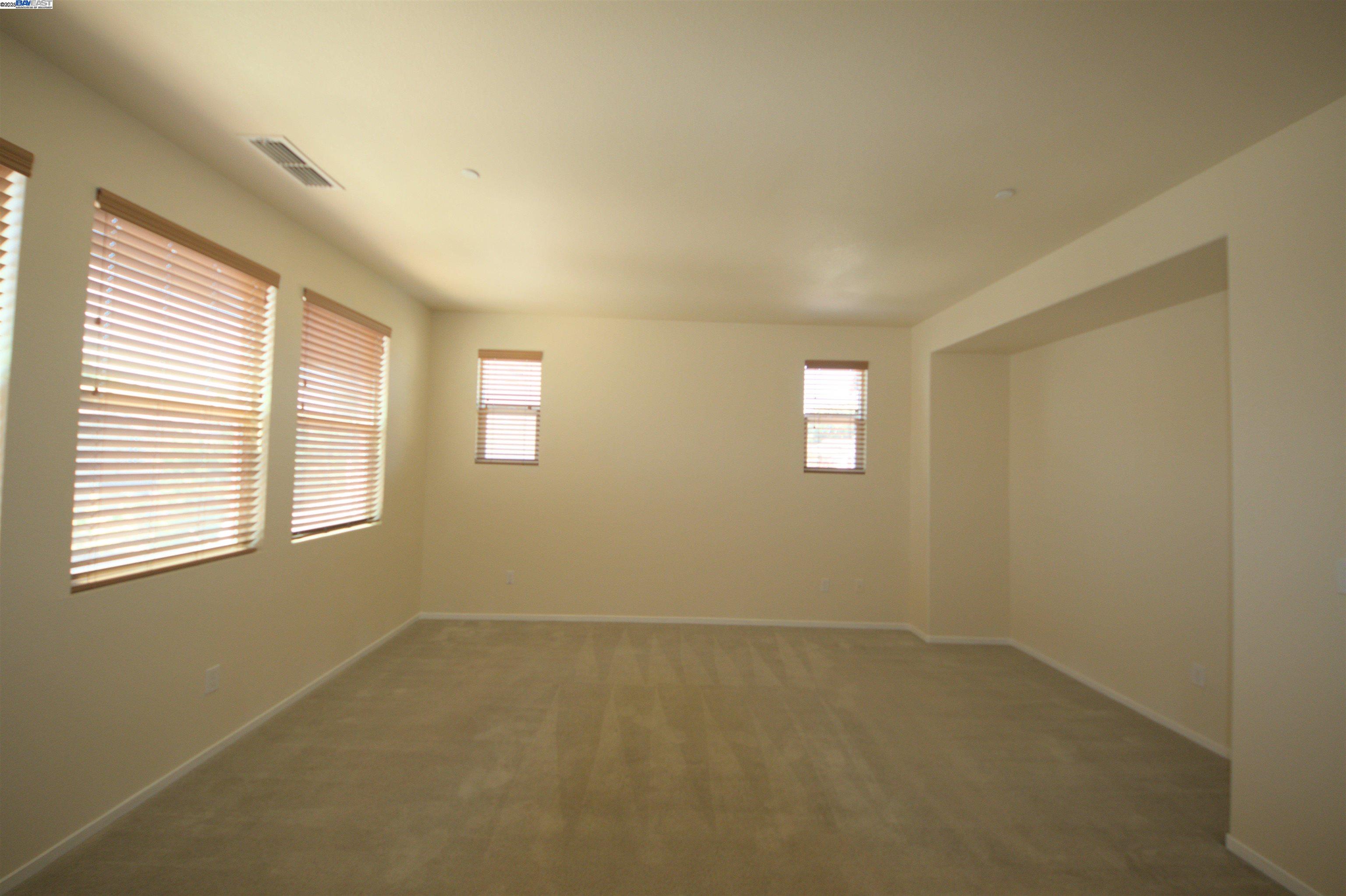 Detail Gallery Image 23 of 39 For 549 Chaparral Loop, Vacaville,  CA 95688 - 3 Beds | 2/1 Baths