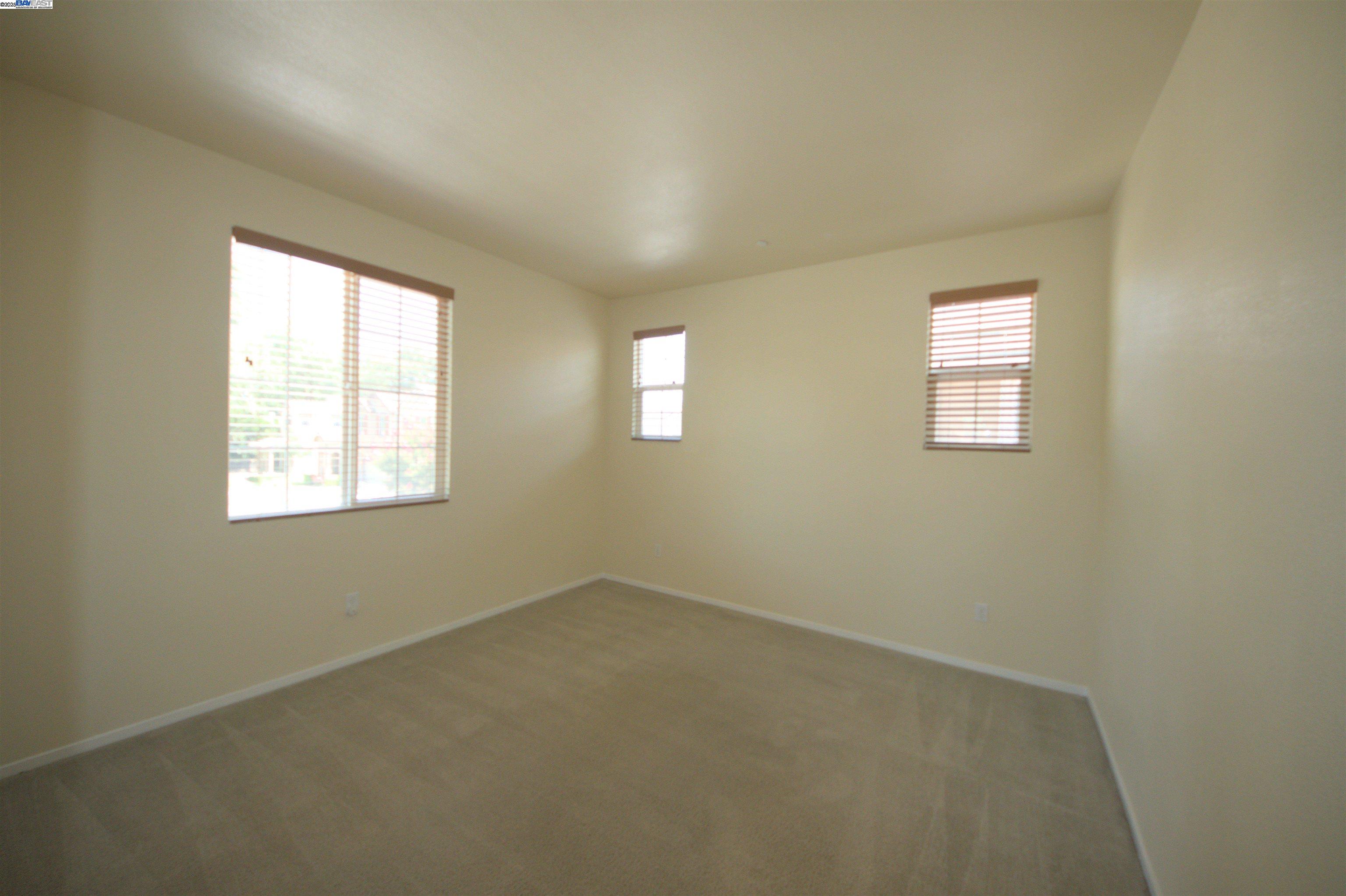 Detail Gallery Image 27 of 39 For 549 Chaparral Loop, Vacaville,  CA 95688 - 3 Beds | 2/1 Baths