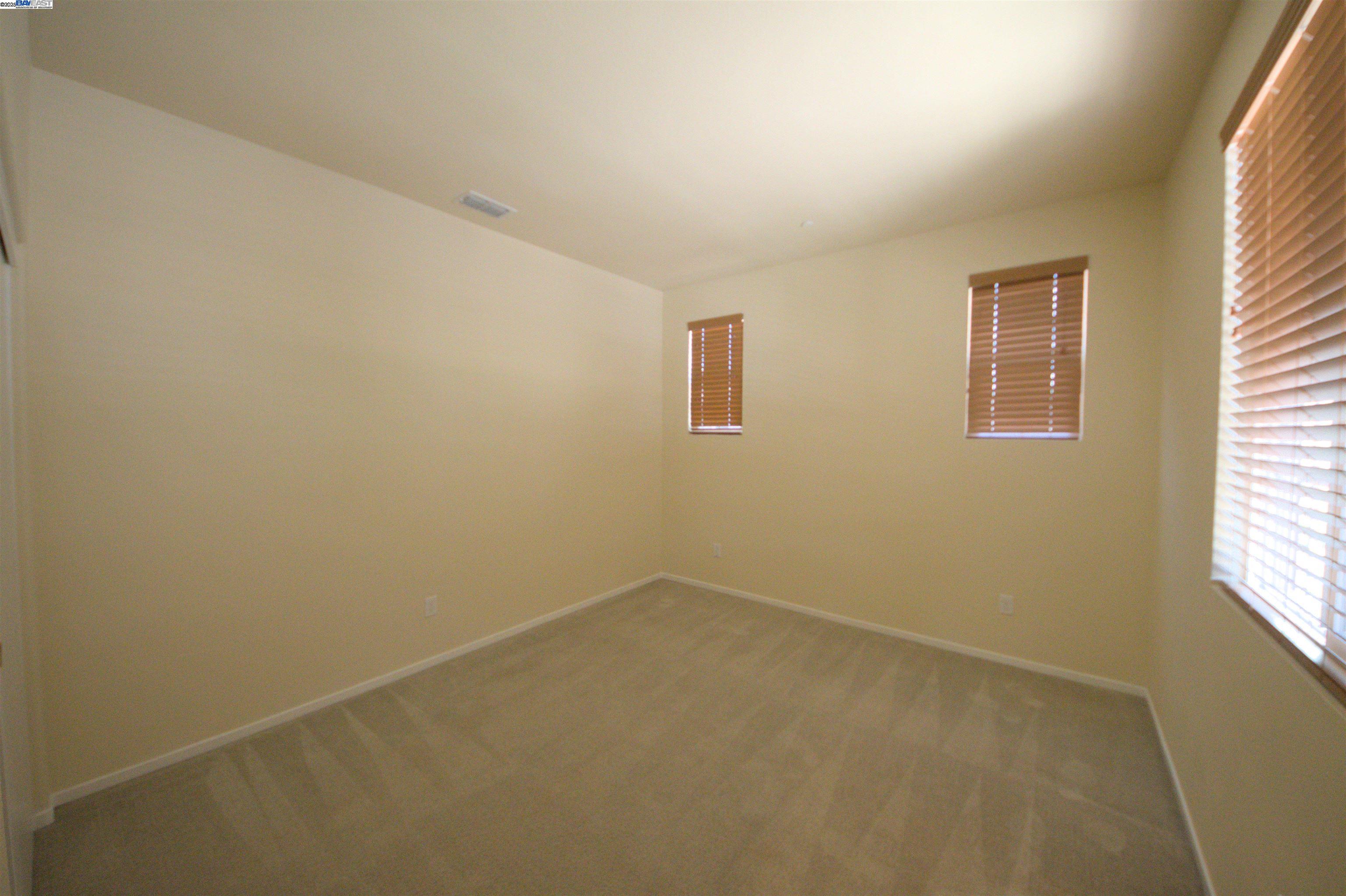 Detail Gallery Image 32 of 39 For 549 Chaparral Loop, Vacaville,  CA 95688 - 3 Beds | 2/1 Baths
