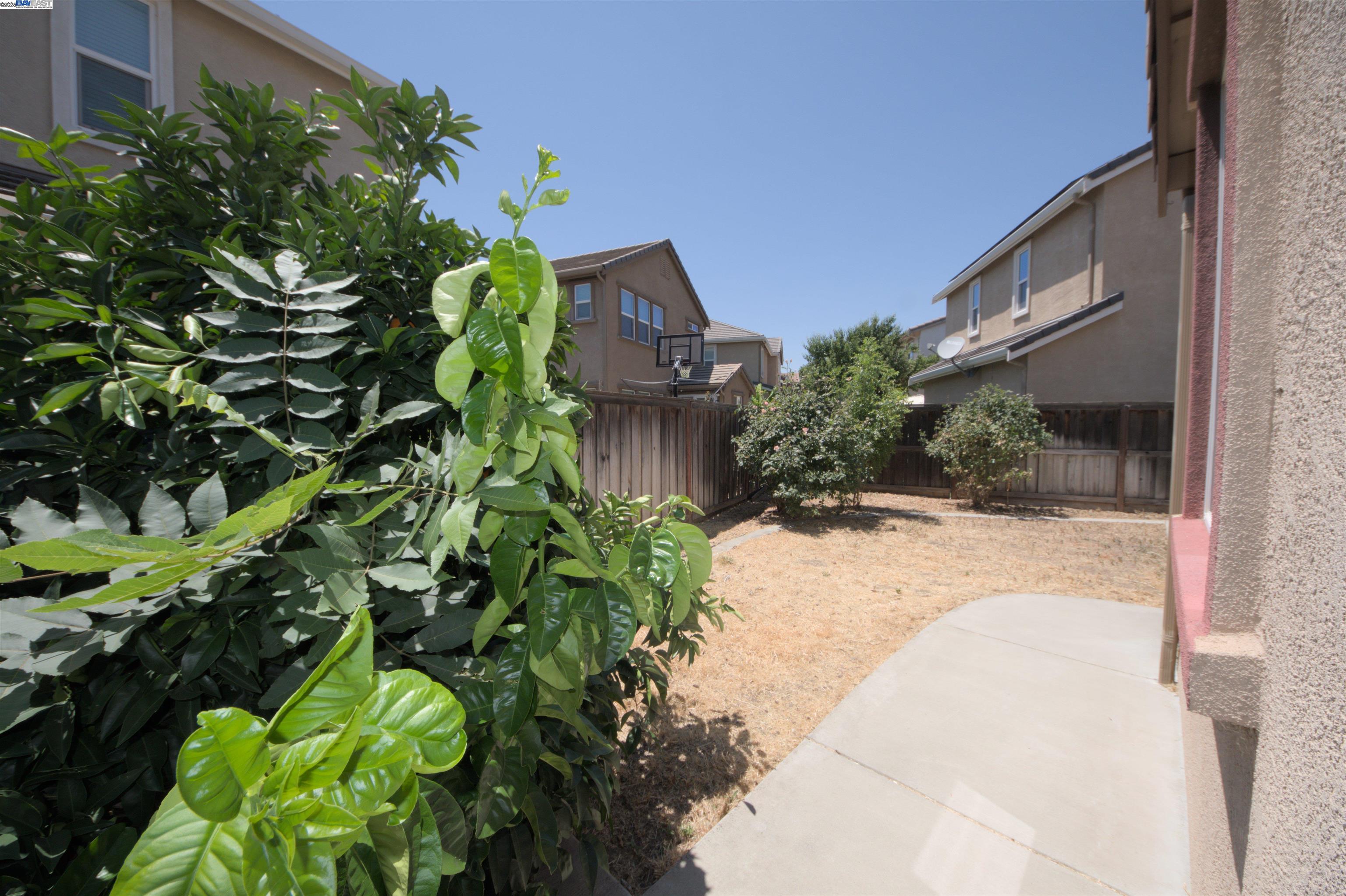 Detail Gallery Image 38 of 39 For 549 Chaparral Loop, Vacaville,  CA 95688 - 3 Beds | 2/1 Baths