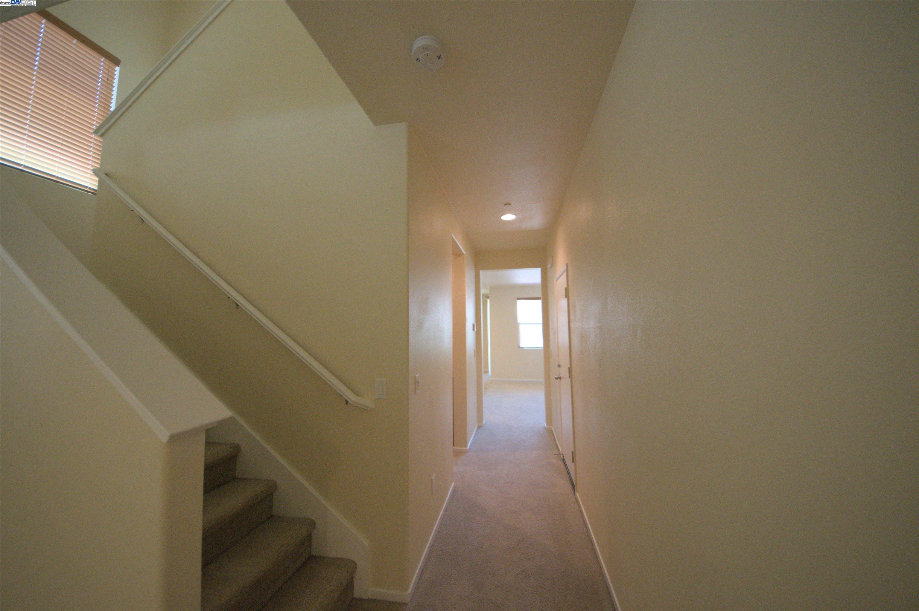Detail Gallery Image 5 of 39 For 549 Chaparral Loop, Vacaville,  CA 95688 - 3 Beds | 2/1 Baths