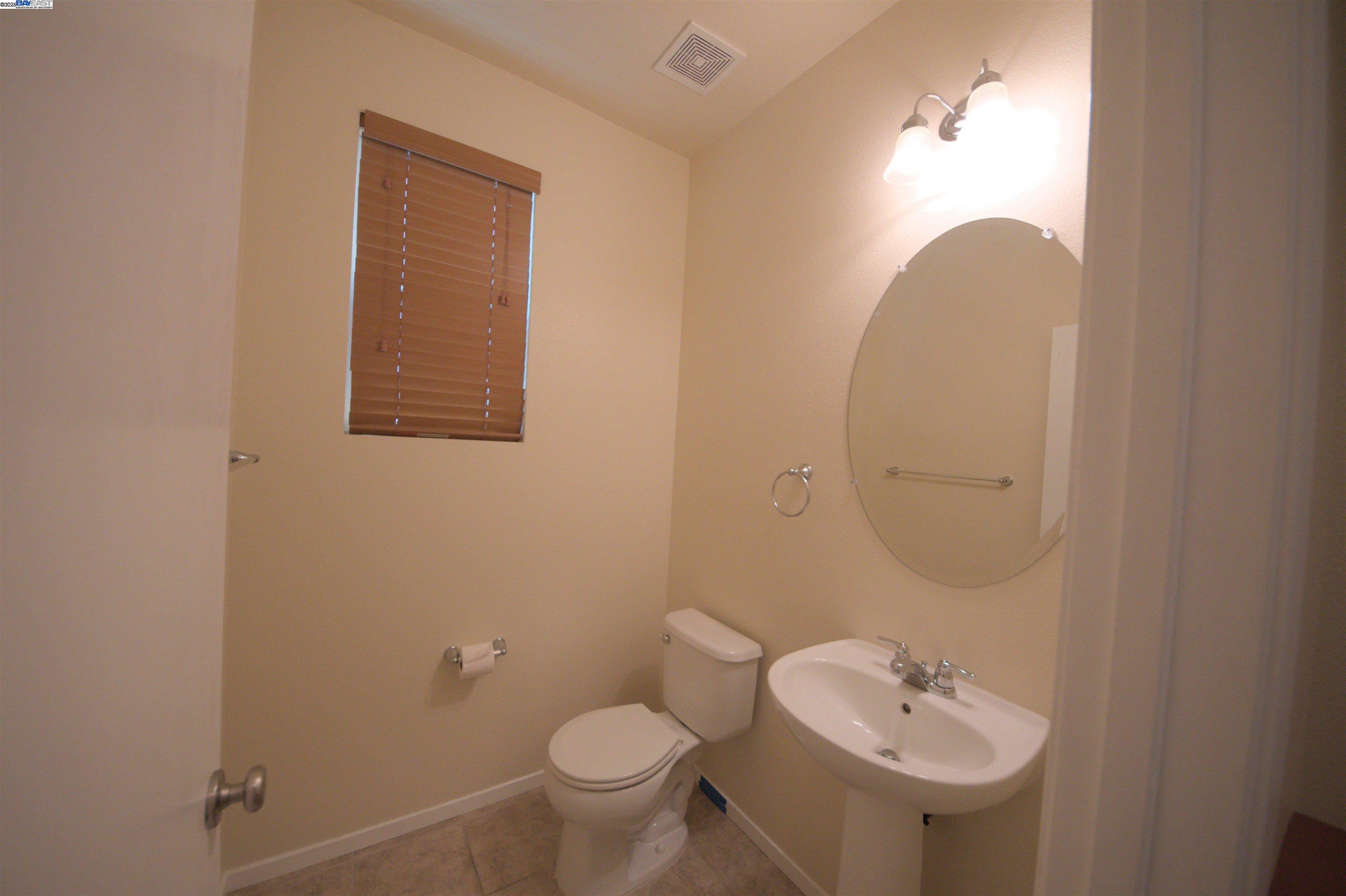 Detail Gallery Image 9 of 39 For 549 Chaparral Loop, Vacaville,  CA 95688 - 3 Beds | 2/1 Baths