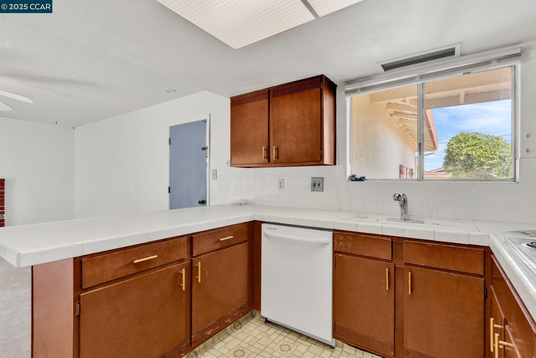 1150 Rolling Hill Way, Martinez, California 94553, 3 Bedrooms Bedrooms, 6 Rooms Rooms,2 BathroomsBathrooms,Residential,For Sale,1150 Rolling Hill Way,41103434