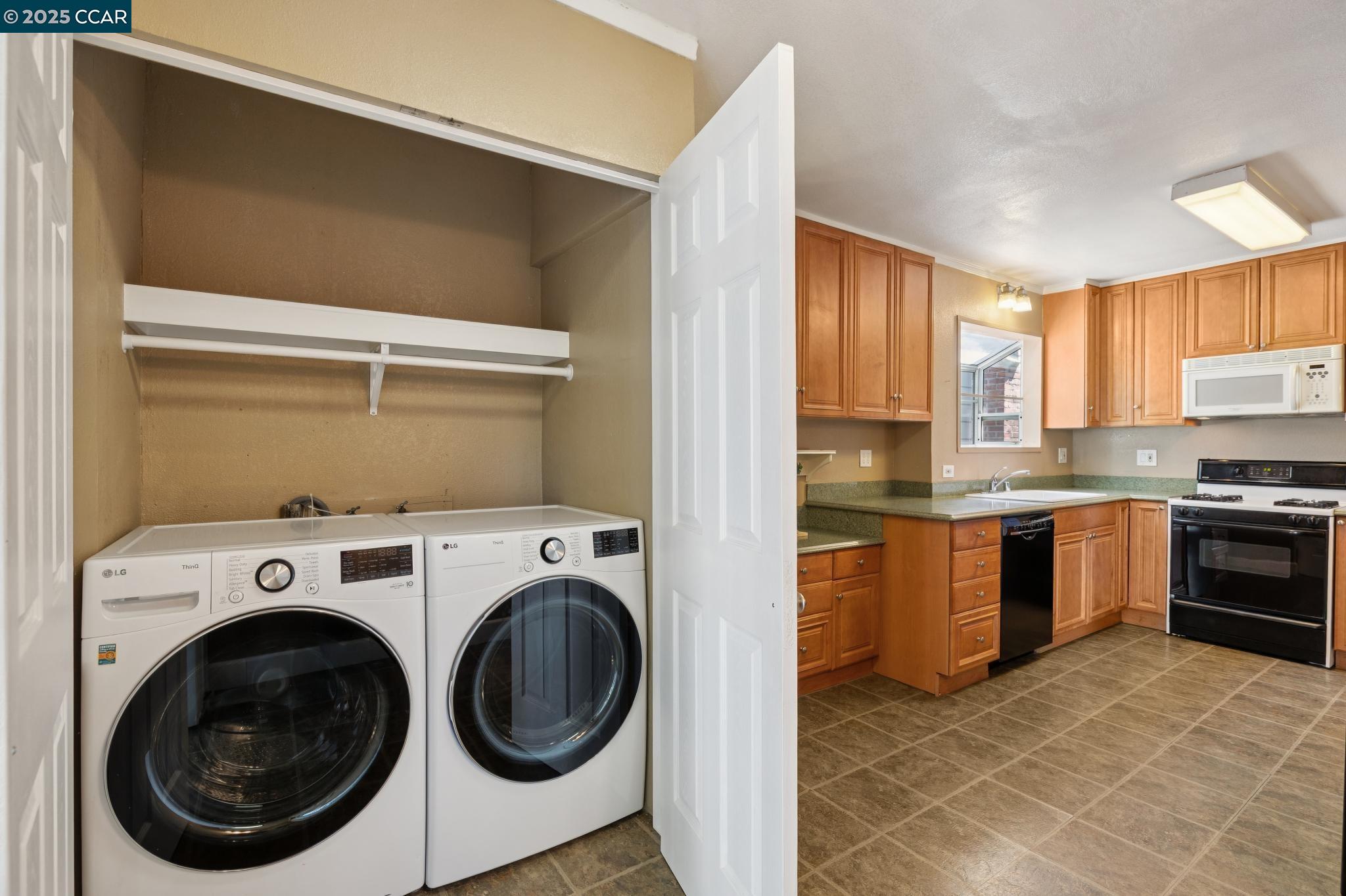 3616 Wisconsin St, Oakland, California 94619, 2 Bedrooms Bedrooms, 5 Rooms Rooms,1 BathroomBathrooms,Residential,For Sale,3616 Wisconsin St,41103435