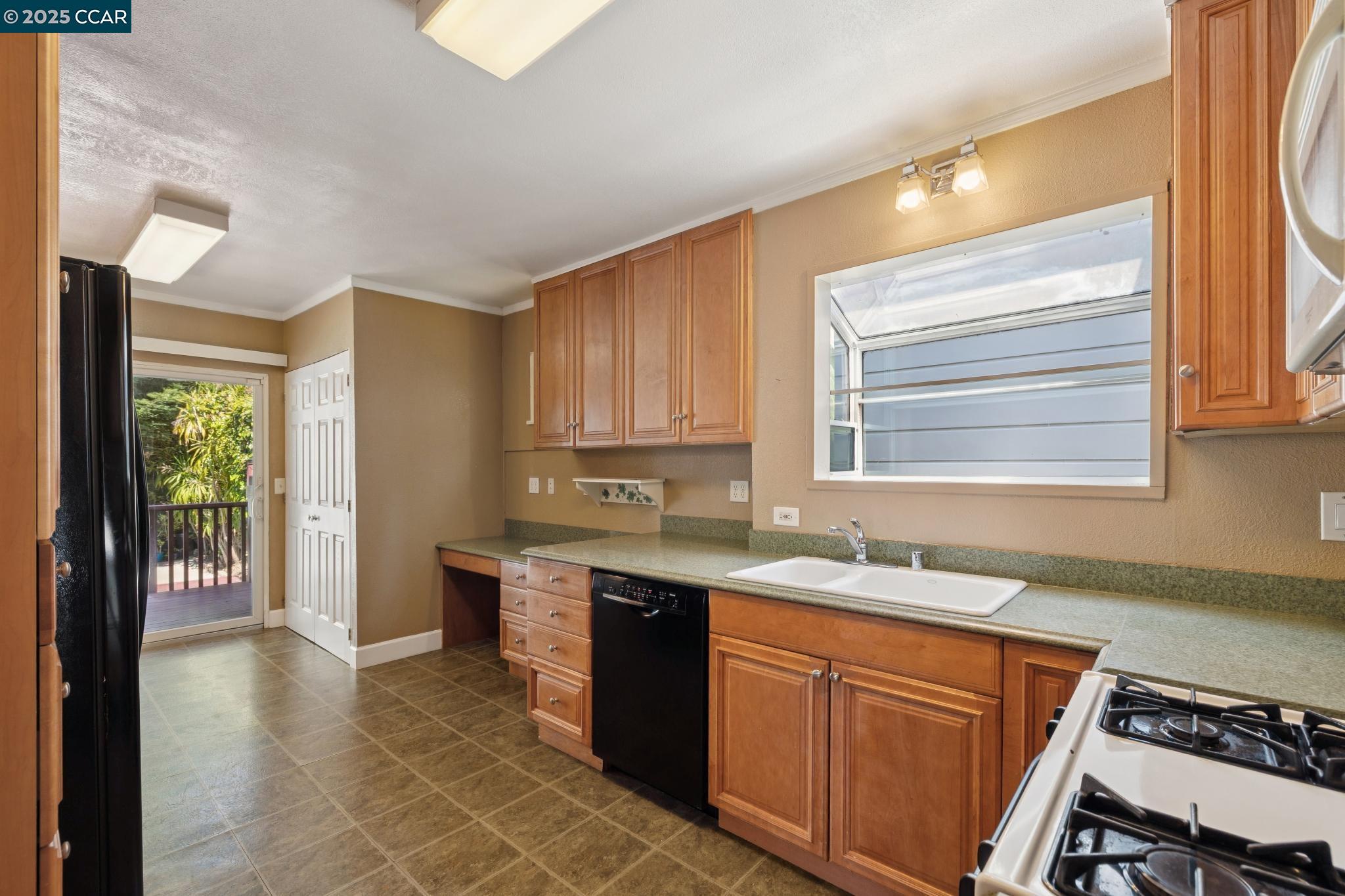 3616 Wisconsin St, Oakland, California 94619, 2 Bedrooms Bedrooms, 5 Rooms Rooms,1 BathroomBathrooms,Residential,For Sale,3616 Wisconsin St,41103435