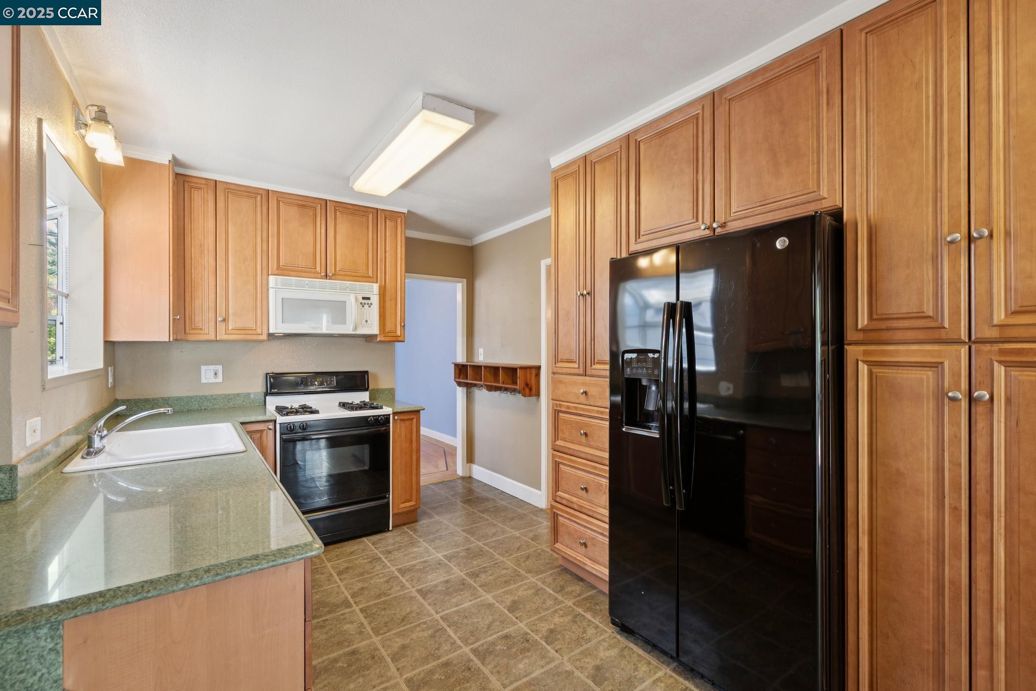 3616 Wisconsin St, Oakland, California 94619, 2 Bedrooms Bedrooms, 5 Rooms Rooms,1 BathroomBathrooms,Residential,For Sale,3616 Wisconsin St,41103435