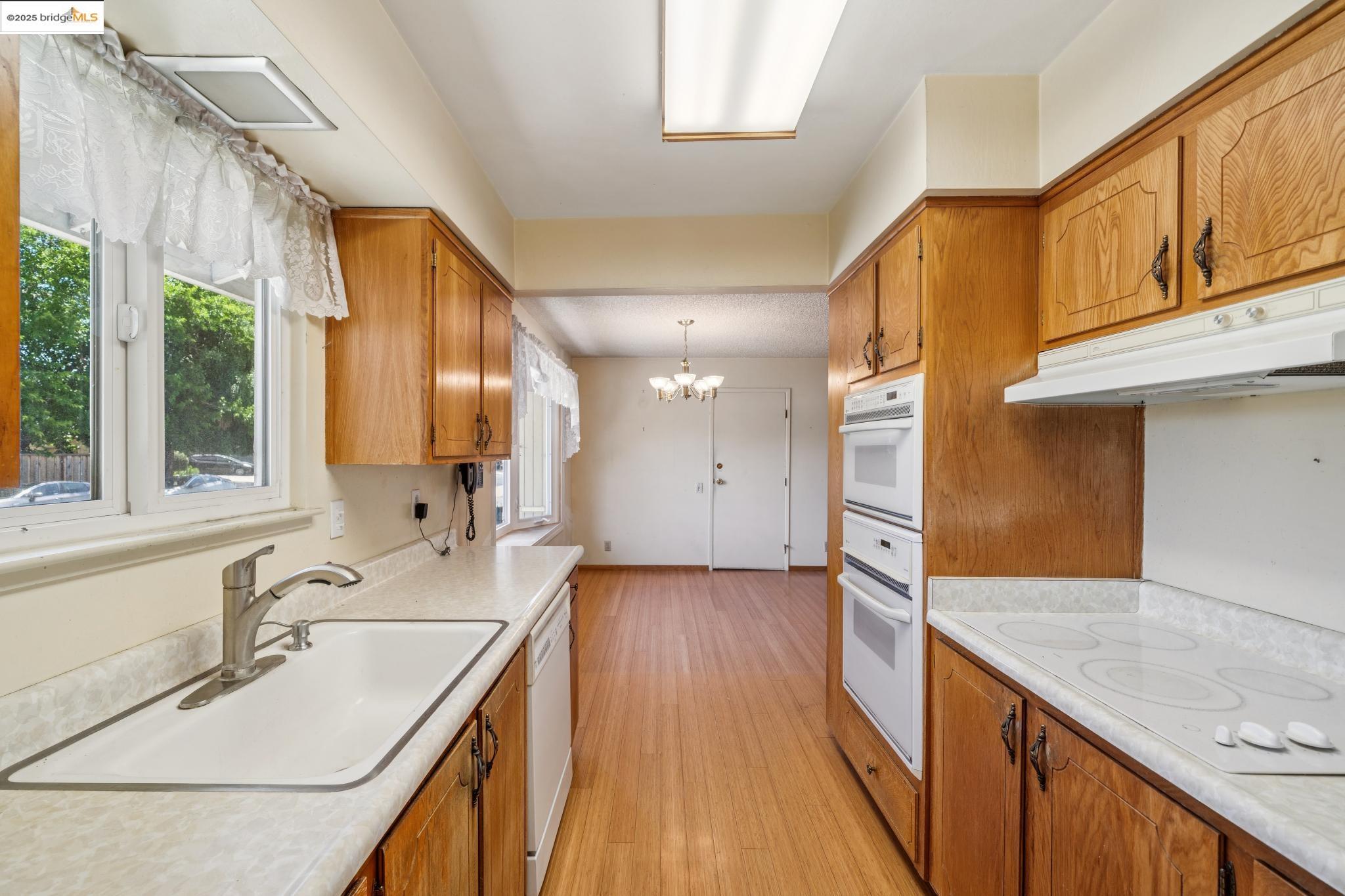 Detail Gallery Image 13 of 34 For 1401 Lemos Ln, Fremont,  CA 94539 - 3 Beds | 2 Baths