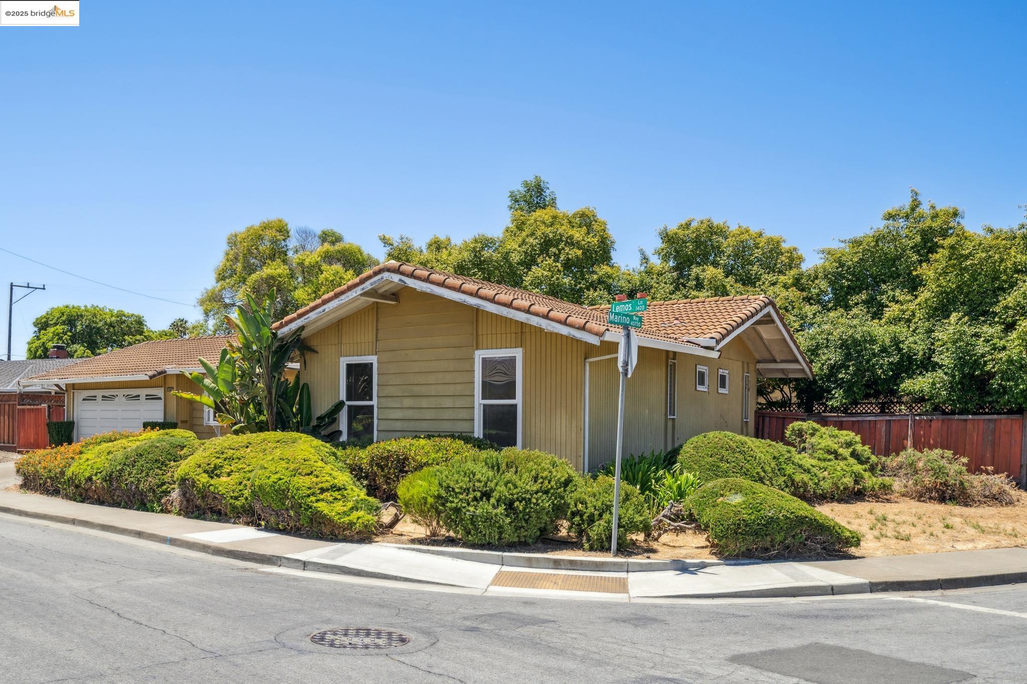 Detail Gallery Image 3 of 34 For 1401 Lemos Ln, Fremont,  CA 94539 - 3 Beds | 2 Baths
