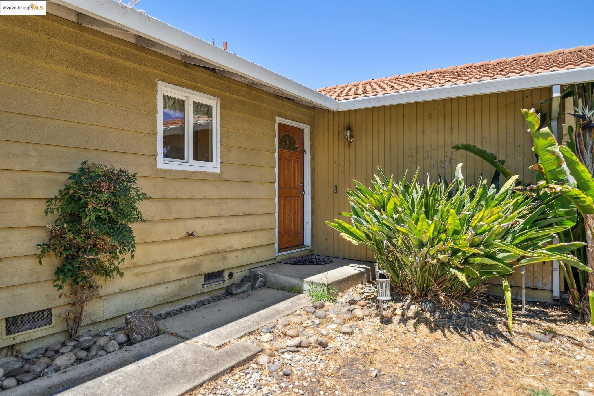 Detail Gallery Image 4 of 34 For 1401 Lemos Ln, Fremont,  CA 94539 - 3 Beds | 2 Baths