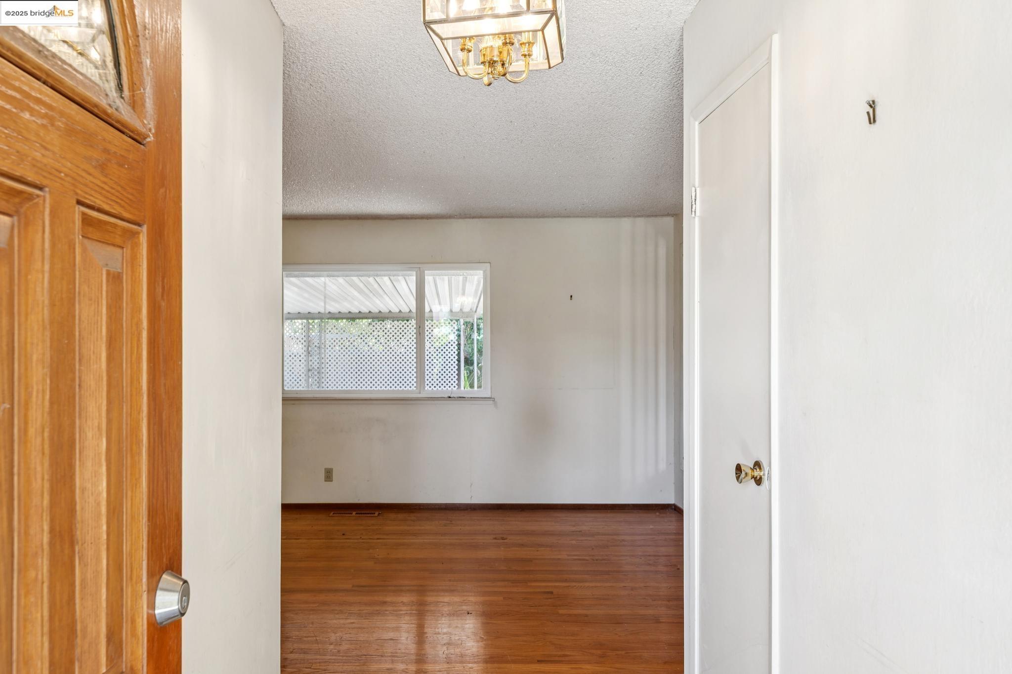 Detail Gallery Image 5 of 34 For 1401 Lemos Ln, Fremont,  CA 94539 - 3 Beds | 2 Baths