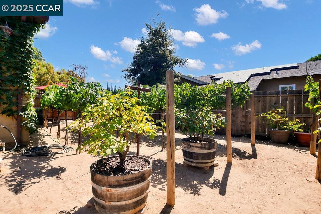 Detail Gallery Image 1 of 35 For 1050 Woodglen, Oakley,  CA 94561 - 4 Beds | 3 Baths