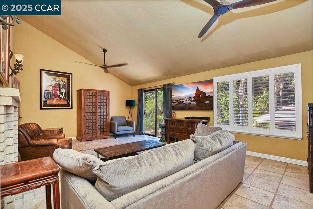 Detail Gallery Image 11 of 35 For 1050 Woodglen, Oakley,  CA 94561 - 4 Beds | 3 Baths