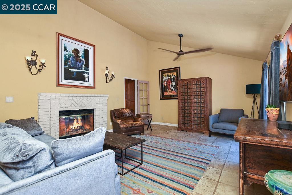 Detail Gallery Image 12 of 35 For 1050 Woodglen, Oakley,  CA 94561 - 4 Beds | 3 Baths