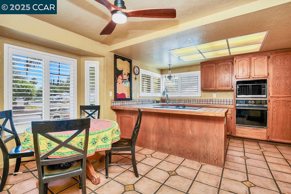 Detail Gallery Image 13 of 35 For 1050 Woodglen, Oakley,  CA 94561 - 4 Beds | 3 Baths