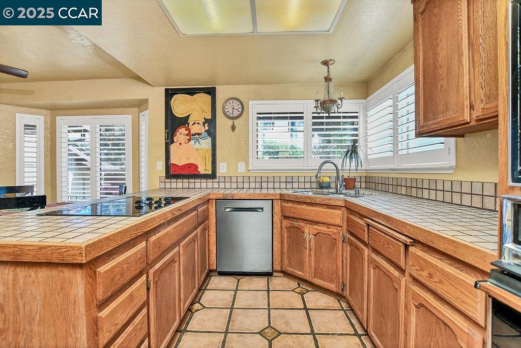 Detail Gallery Image 15 of 35 For 1050 Woodglen, Oakley,  CA 94561 - 4 Beds | 3 Baths