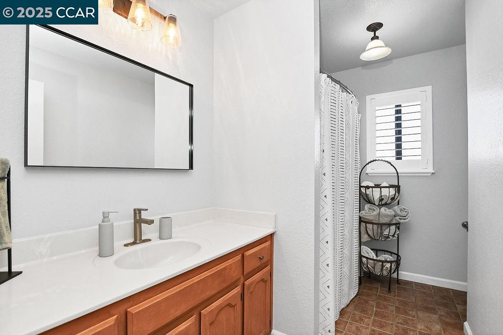 Detail Gallery Image 24 of 35 For 1050 Woodglen, Oakley,  CA 94561 - 4 Beds | 3 Baths