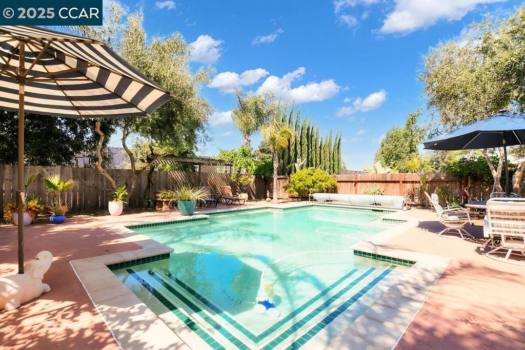 Detail Gallery Image 27 of 35 For 1050 Woodglen, Oakley,  CA 94561 - 4 Beds | 3 Baths