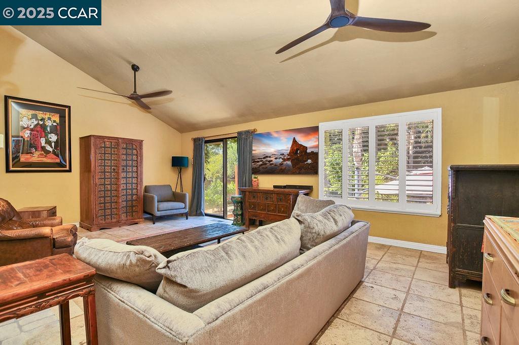 Detail Gallery Image 10 of 35 For 1050 Woodglen, Oakley,  CA 94561 - 4 Beds | 3 Baths