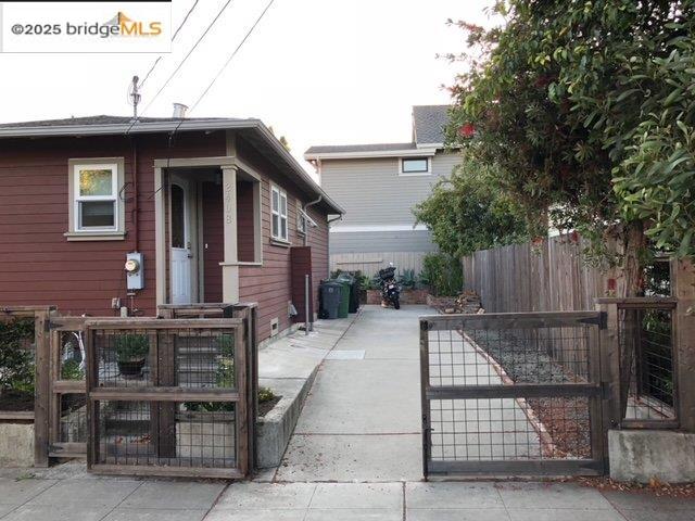 2408 8Th St, Berkeley, California 94710, 1 Bedroom Bedrooms, 3 Rooms Rooms,1 BathroomBathrooms,Residential Lease,For Rent,2408 8Th St,41103443