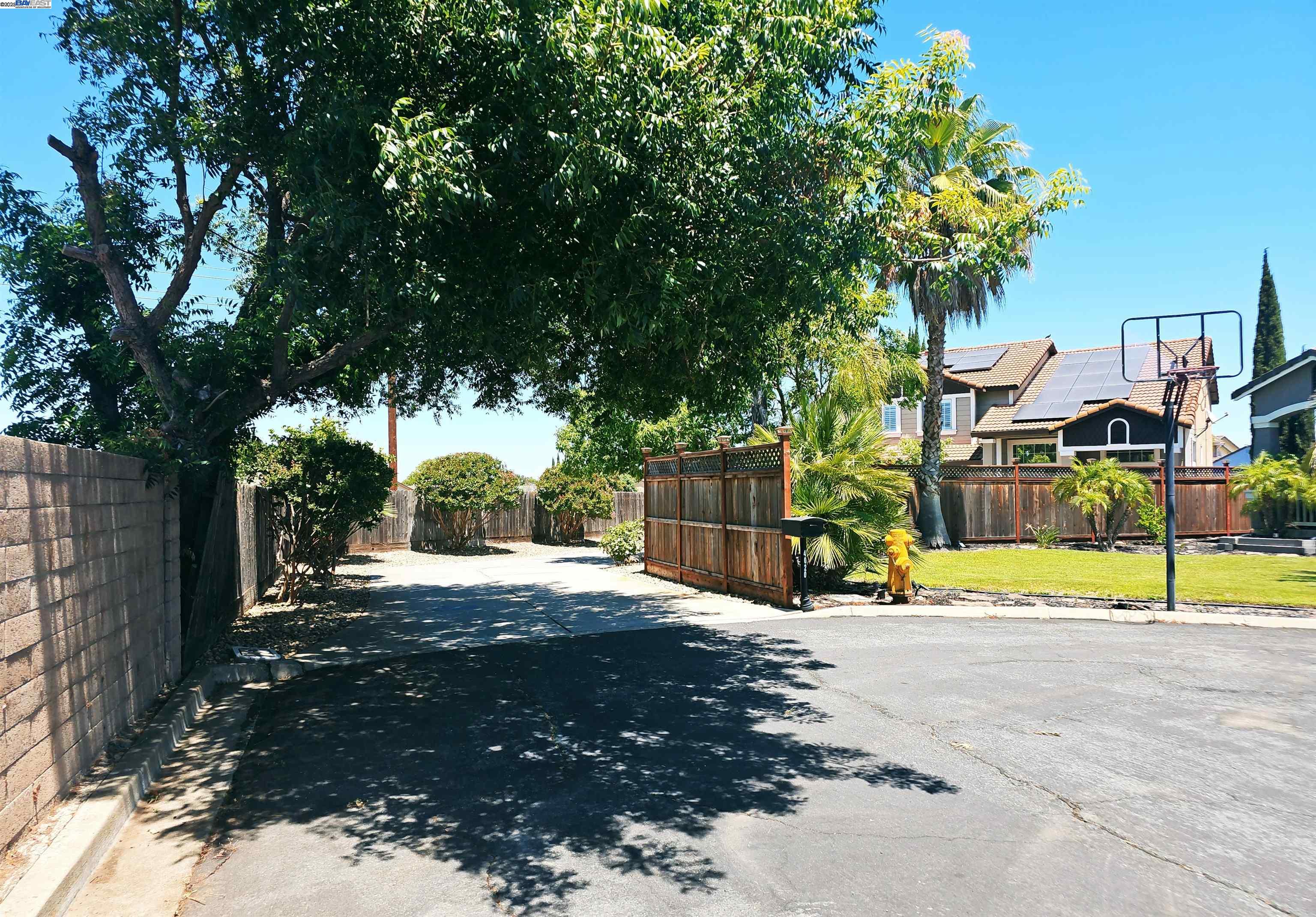 Detail Gallery Image 2 of 60 For 4020 Haley Ct, Oakley,  CA 94561 - 3 Beds | 2/1 Baths